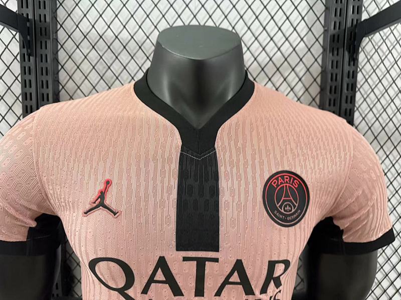Paris Saint-Germain Tercera Versión Jugador 2024/25 (Rosa) 3