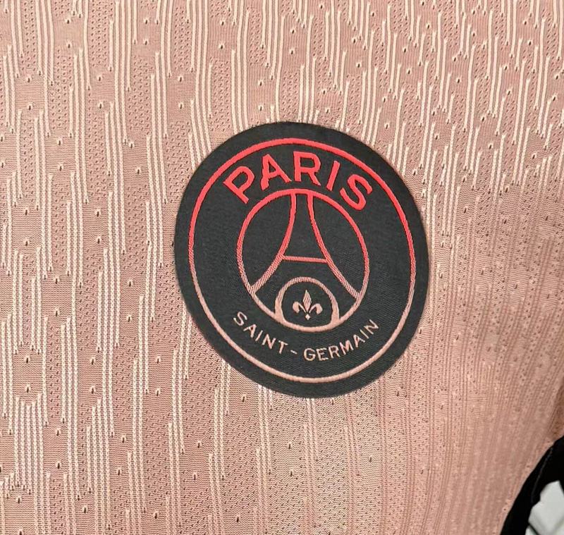 Paris Saint-Germain Tercera Versión Jugador 2024/25 (Rosa) 5