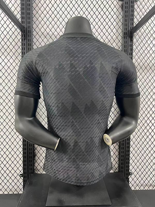 Real Madrid Edición Especial Diseño 4 Versión Jugador 2024/25 (Gris) 2