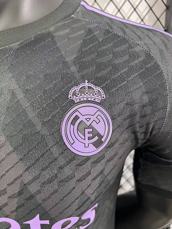 Real Madrid Edición Especial Diseño 4 Versión Jugador 2024/25 (Gris) 4