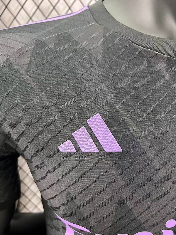 Real Madrid Edición Especial Diseño 4 Versión Jugador 2024/25 (Gris) 5