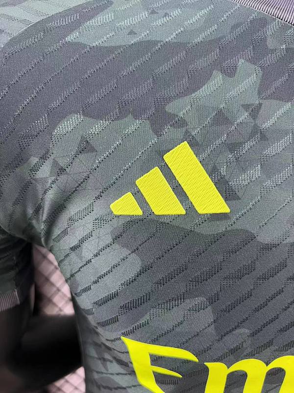 Real Madrid Edición Especial Diseño 3 Versión Jugador 2024/25 (Gris) 4