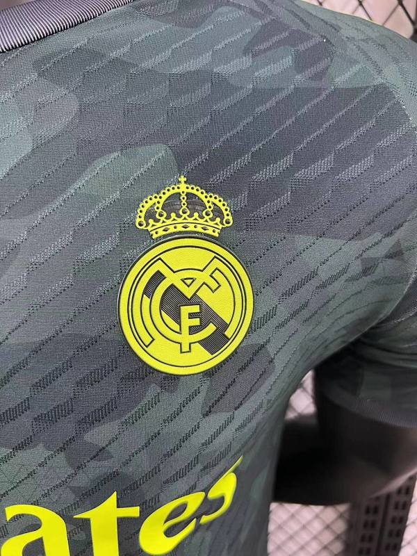 Real Madrid Edición Especial Diseño 3 Versión Jugador 2024/25 (Gris) 5