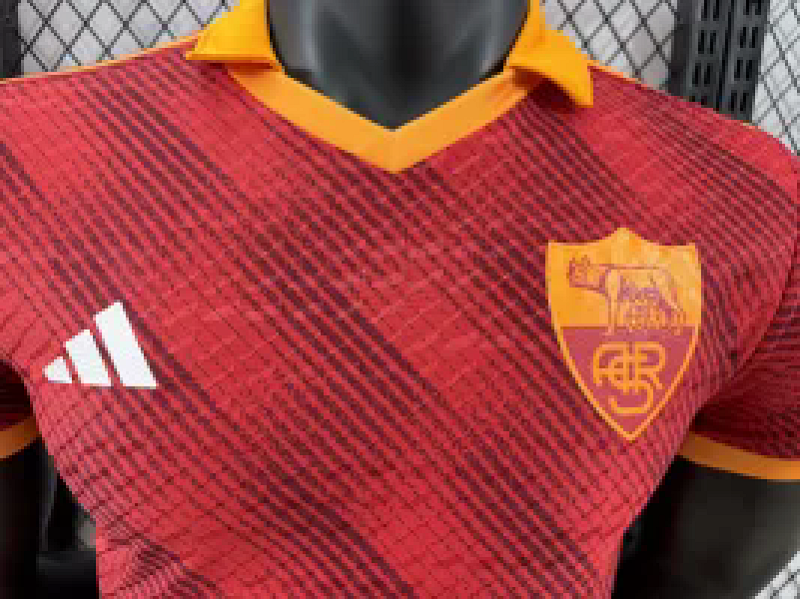 AS Roma Cuarta Versión Jugador 2024/25 (Roja) 3