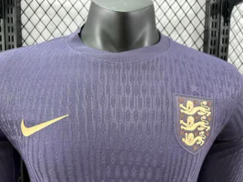 Inglaterra Visitante Versión Jugador 2024 (Morada, Manga Larga) 3