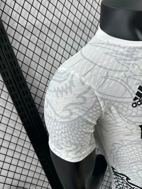 Real Madrid Edición Especial Diseño 4 Versión Jugador 2024/25 (Blanca) 2