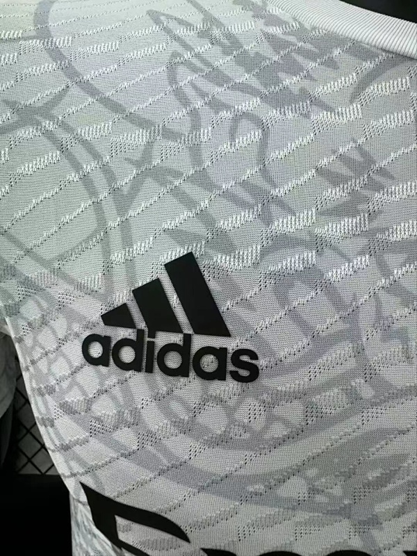 Real Madrid Edición Especial Diseño 4 Versión Jugador 2024/25 (Blanca) 5
