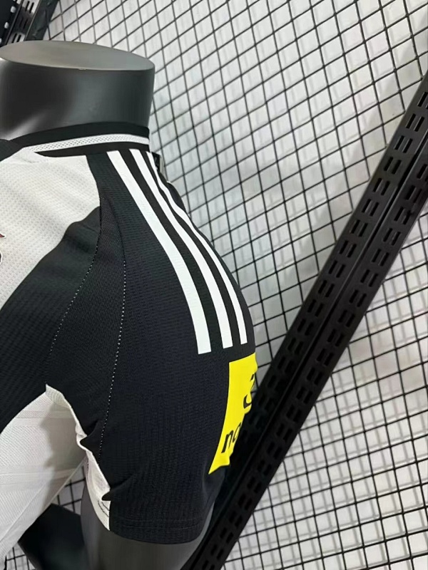 Newcastle United Local Versión Jugador 2024/25 (Blanca) 2