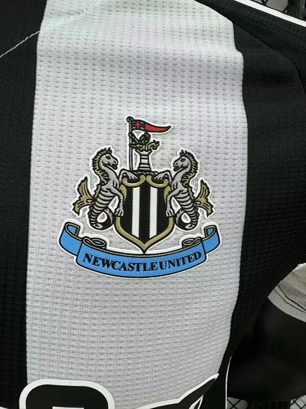 Newcastle United Local Versión Jugador 2024/25 (Blanca) 5