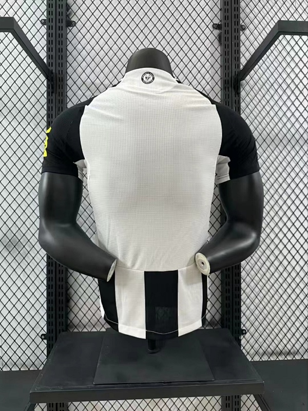 Newcastle United Local Versión Jugador 2024/25 (Blanca) 8