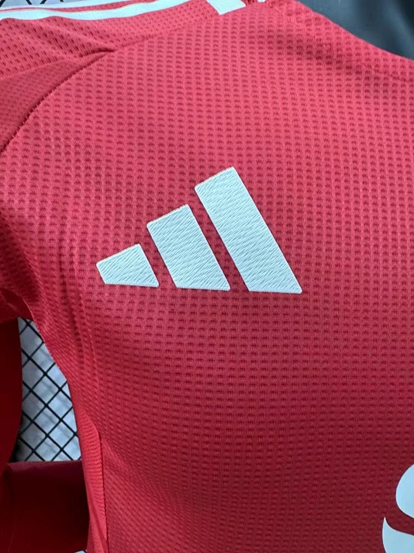 Manchester United Local Versión Jugador 2024/25 (Roja, Manga Larga) 4