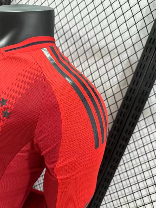 Bayern Munich Local Versión Jugador 2024/25 (Roja, Manga Larga) 9