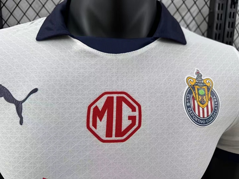 Chivas Guadalajara Tercera Versión Jugador 2024/25 (Blanca) 3