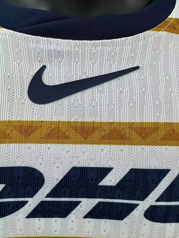Pumas UNAM Local Versión Jugador 2024/25 (Blanca) 4