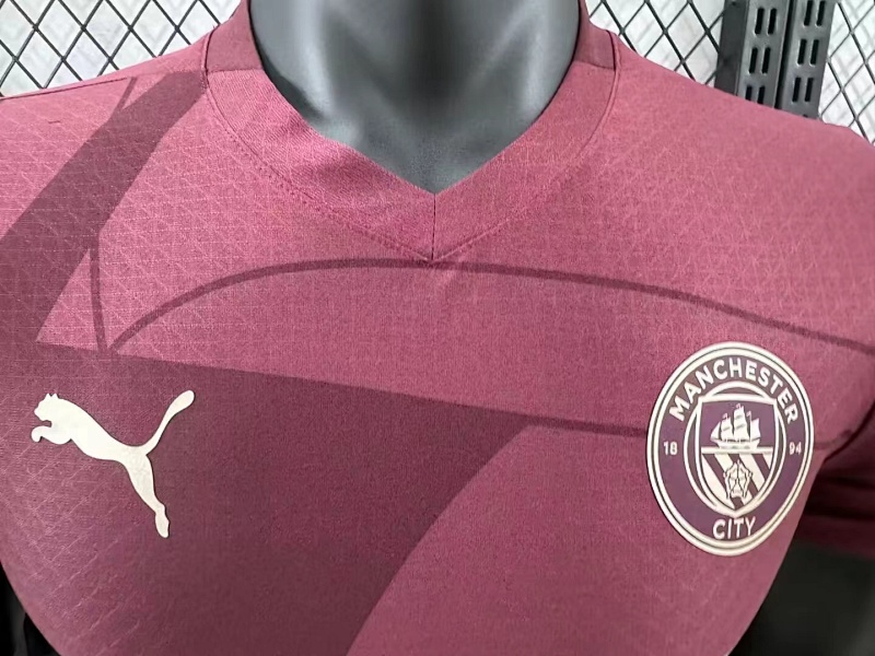 Manchester City Tercera Versión Jugador 2024/25 (Granate) 3