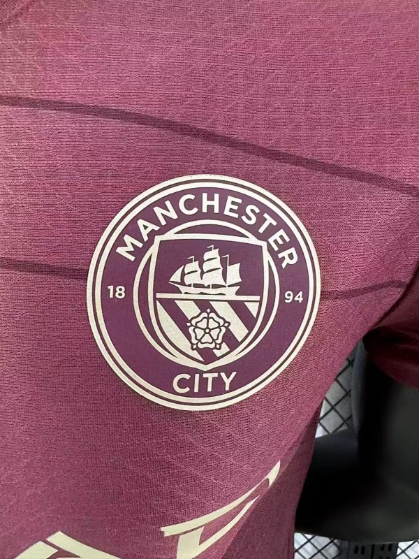 Manchester City Tercera Versión Jugador 2024/25 (Granate) 5