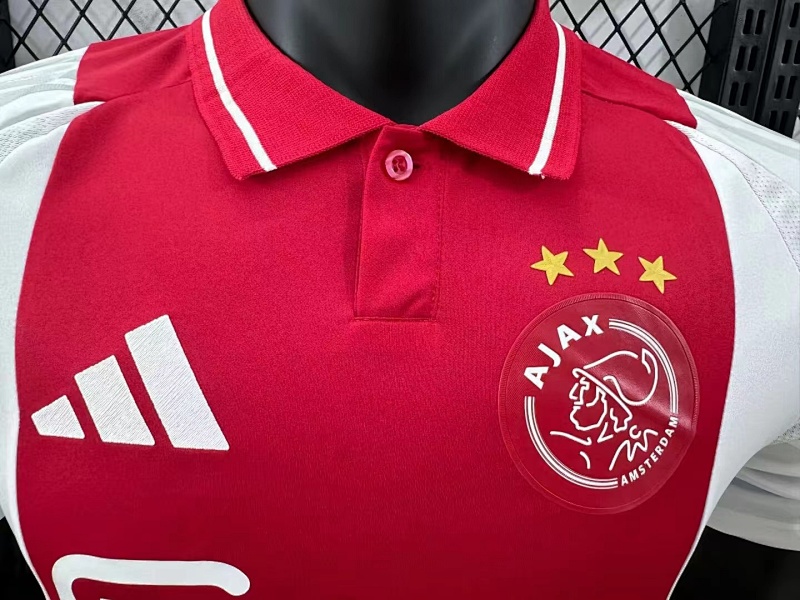 Ajax Local Versión Jugador 2024/25 (Roja) 3