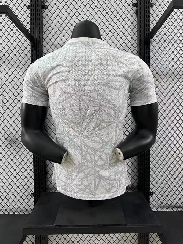 Real Madrid Edición Especial Diseño 3 Versión Jugador 2024/25 (Blanca) 2
