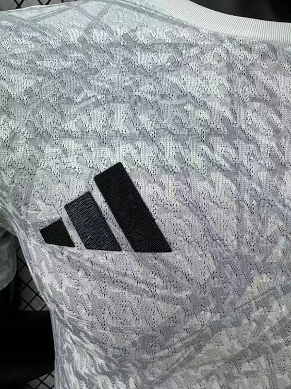 Real Madrid Edición Especial Diseño 3 Versión Jugador 2024/25 (Blanca) 4