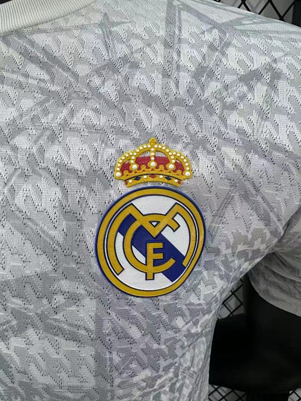 Real Madrid Edición Especial Diseño 3 Versión Jugador 2024/25 (Blanca) 5