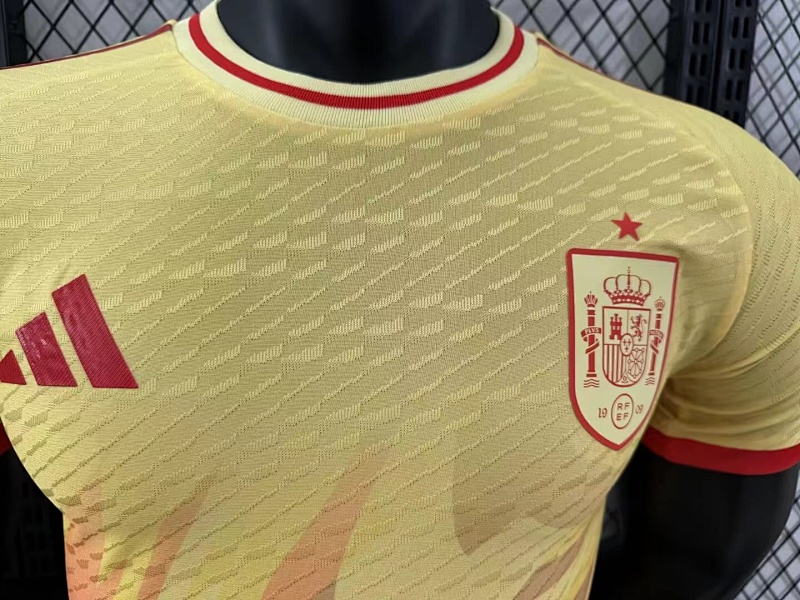 España Edición Especial Versión Jugador 2024/25 (Amarilla) 3