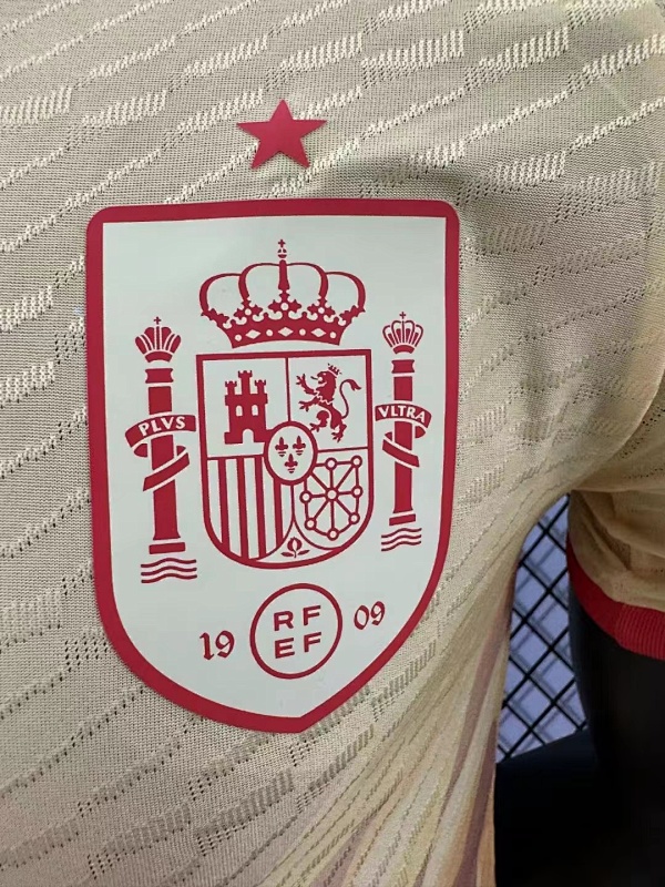 España Edición Especial Versión Jugador 2024/25 (Amarilla) 5