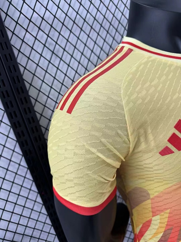 España Edición Especial Versión Jugador 2024/25 (Amarilla) 8