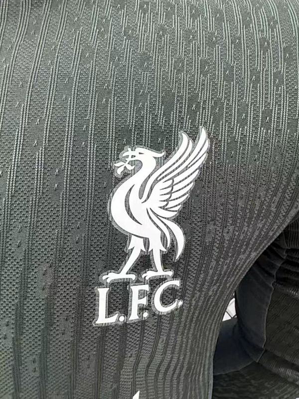 Liverpool Local Versión Jugador 2024/25 (Negra, Manga Larga) 5