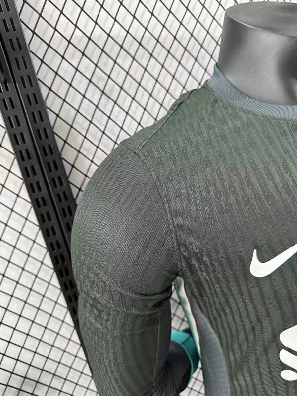 Liverpool Local Versión Jugador 2024/25 (Negra, Manga Larga) 8