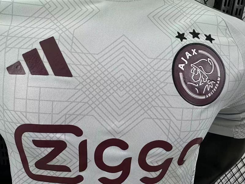 Ajax Tercera Versión Jugador 2024/25 (Blanca) 3