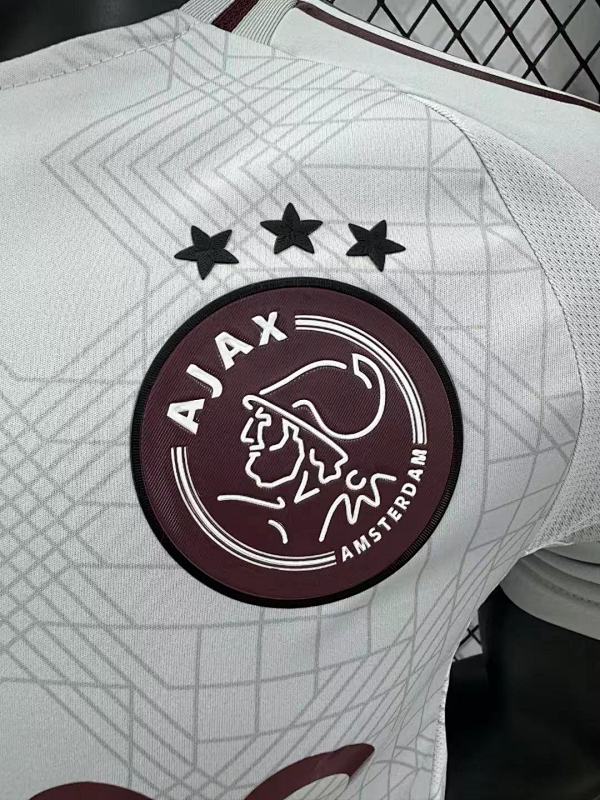 Ajax Tercera Versión Jugador 2024/25 (Blanca) 5
