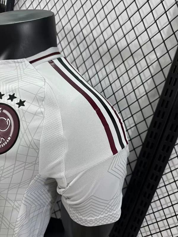 Ajax Tercera Versión Jugador 2024/25 (Blanca) 9