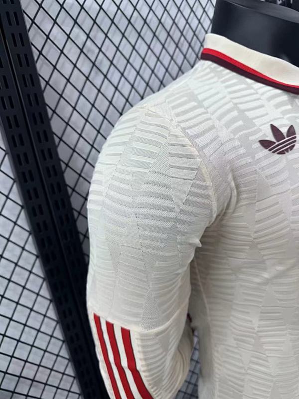 Bayern Munich Tercera Versión Jugador 2024/25 (Blanca, Manga Larga) 8