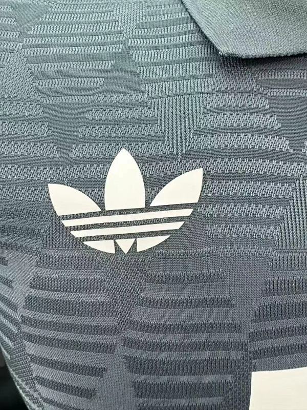 Bayern Munich Edición Oktoberfest Versión Jugador 2024/25 (Gris) 4
