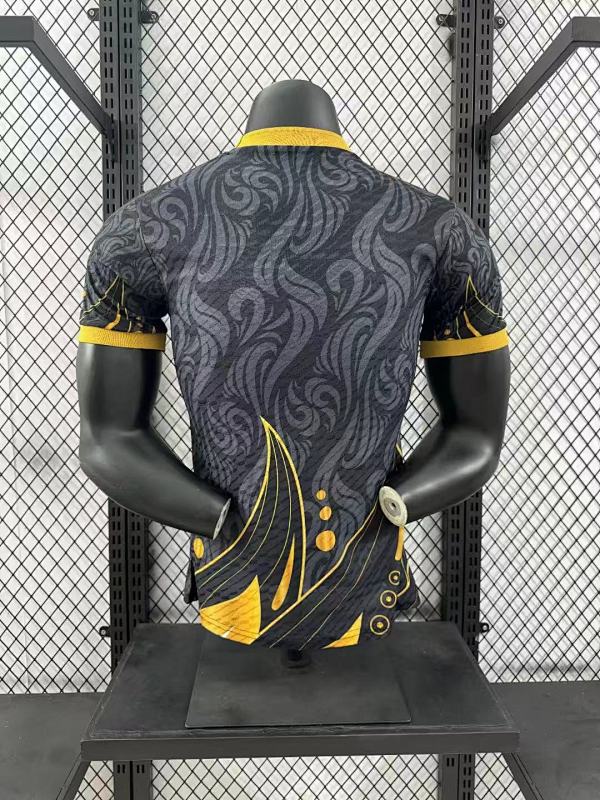 Real Madrid Edición Especial Diseño 5 Versión Jugador 2024/25 (Negra) 2