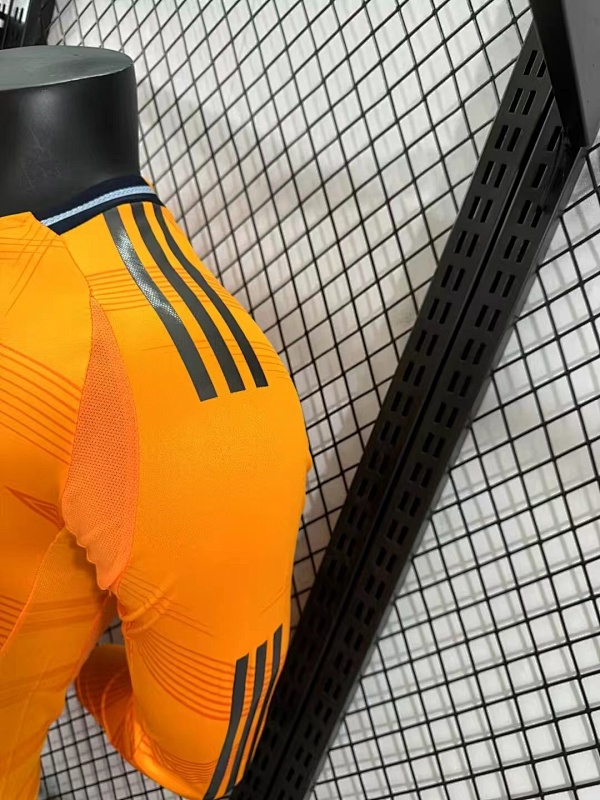 Real Madrid Visitante Versión Jugador 2024/25 (Naranja, Manga Larga) 9