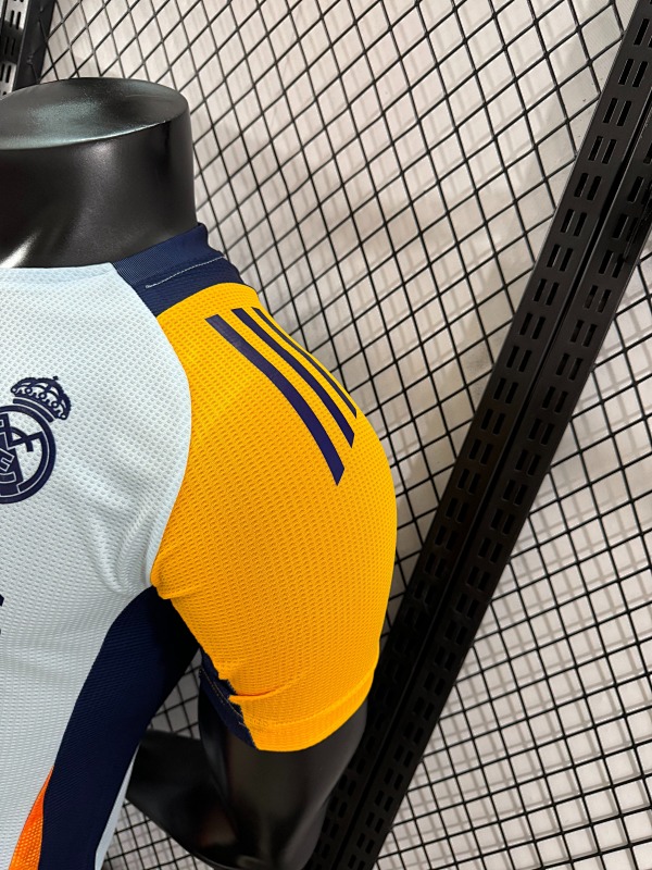 Real Madrid Edición Especial Versión Jugador 2024/25 (Blanca) 9