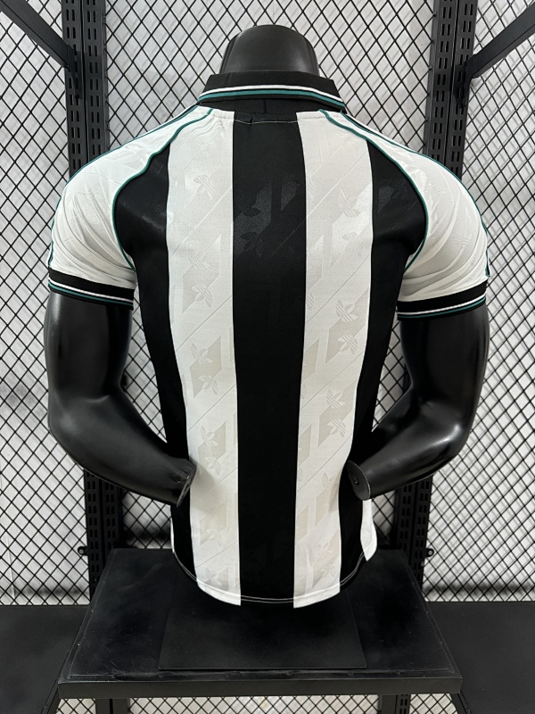 Newcastle United Retro Local 2024/25 (Blanca) 2