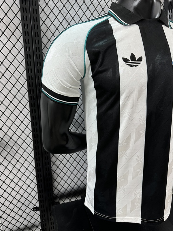 Newcastle United Retro Local 2024/25 (Blanca) 6