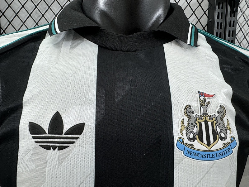 Newcastle United Edición Retro 2024/25 (Blanca, Manga Larga) 3