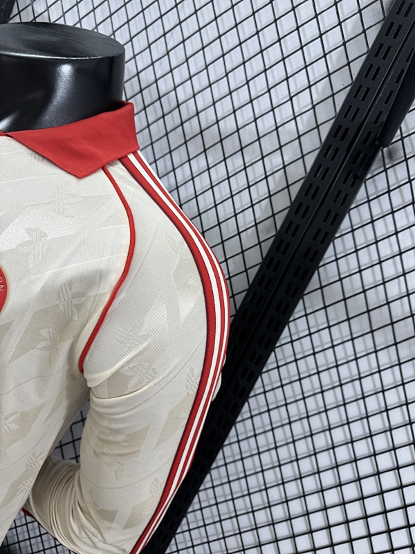 Bayern Munich Edición Retro 2024/25 (Beige, Manga Larga) 9