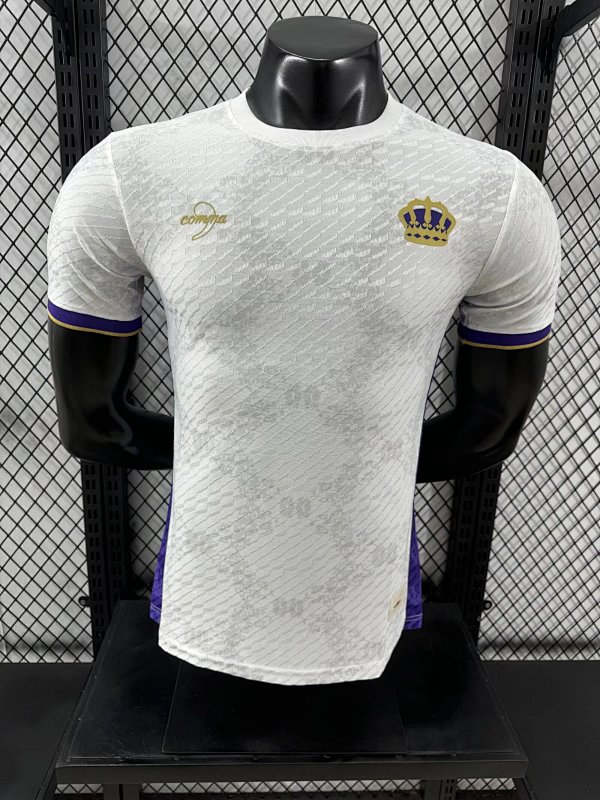 Real Madrid Edición Especial Diseño 9 Versión Jugador (Blanca)