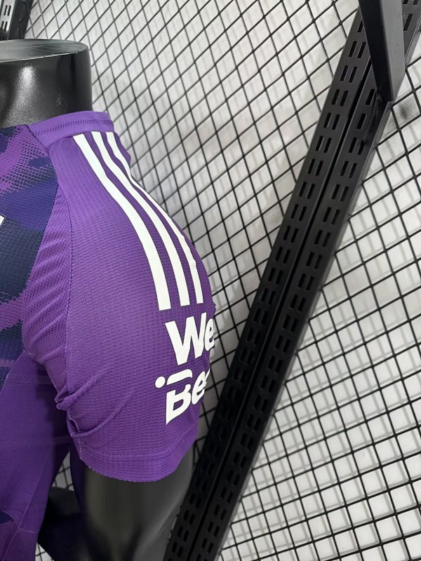 Fulham Tercera Versión Jugador 2024/25 (Morada) 9