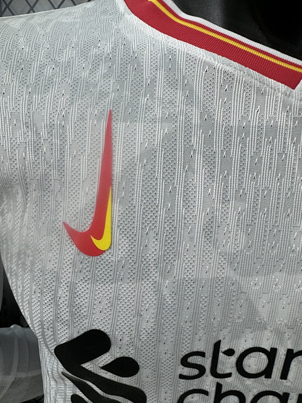Liverpool Tercera Versión Jugador 2024/25 (Blanca, Manga Larga) 4