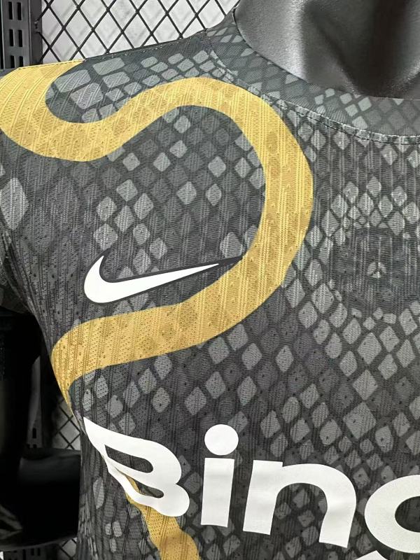 Chelsea Edición Especial Año de la Serpiente Versión Jugador 2025/26 (Negra) 4