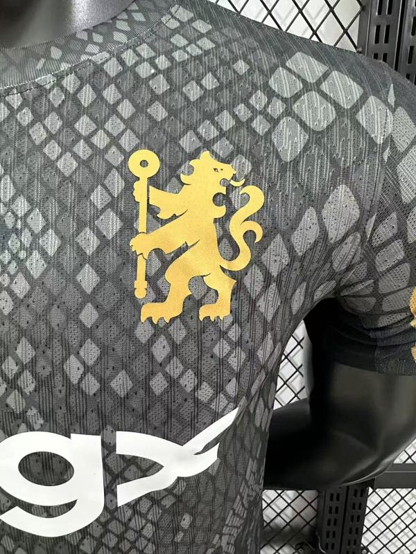 Chelsea Edición Especial Año de la Serpiente Versión Jugador 2025/26 (Negra) 5