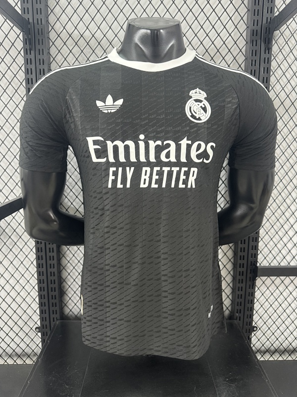 Real Madrid Portero Versión Jugador 2025/26 (Negra)