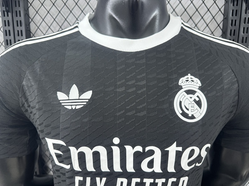 Real Madrid Portero Versión Jugador 2025/26 (Negra) 3