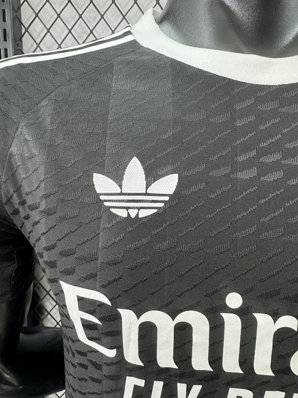 Real Madrid Portero Versión Jugador 2025/26 (Negra) 4