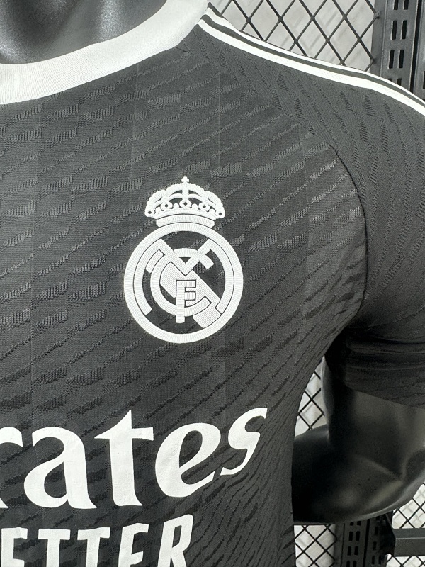 Real Madrid Portero Versión Jugador 2025/26 (Negra) 5